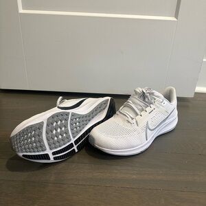 Nike Men’s Pegasus 40 Running Shoes - White - Size 11